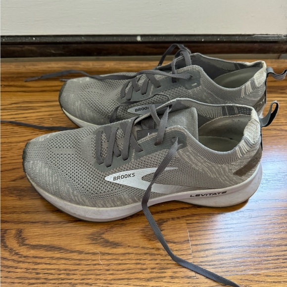 Brooks Levitate 4 Women’s 7.5 Tennis Shoe - Picture 1 of 9